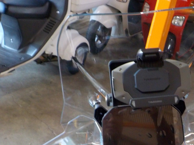 スクリーンに線傷が入っており細かく査定評価を下げることに